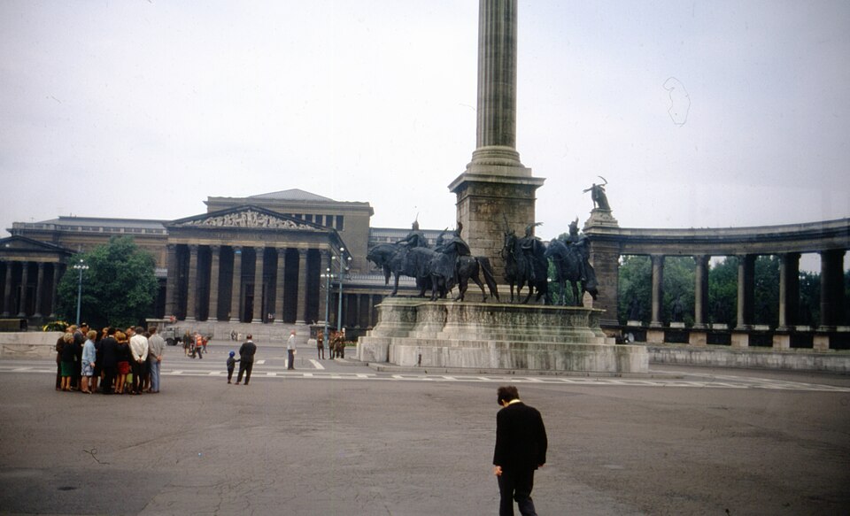 Heroes' Square 2